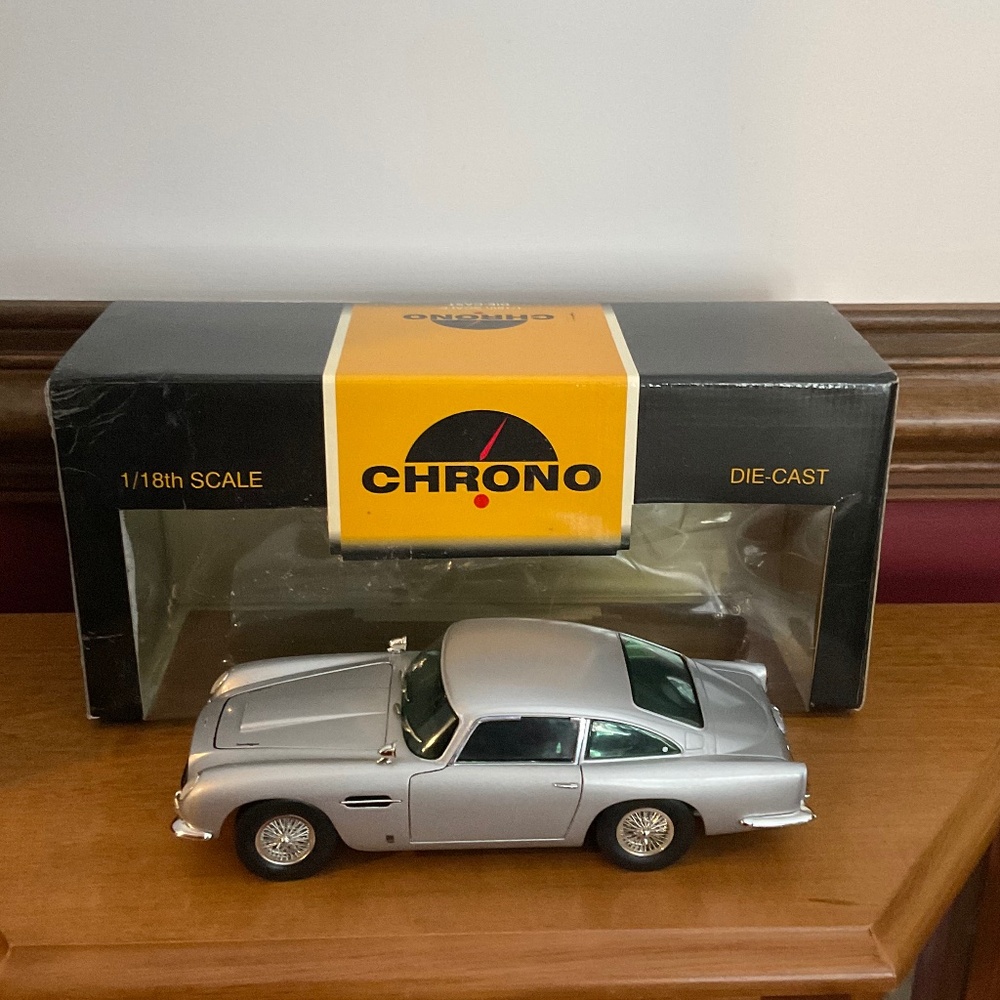 Chrono 1963 Aston Martin DB5-007 model car, silver